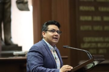 Celebra Toño Carreño aprobación de reforma que propuso que prioriza atención a niños con cáncer