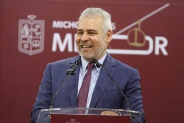 Bedolla anunció que este viernes se abre a la circulación el puente que conecta el libramiento con la calzada La Huerta en el distribuidor de salida a Pátzcuaro Bedolla anunció que este viernes se abre a la circulación el puente que conecta el libramiento con la calzada La Huerta en el distribuidor de salida a Pátzcuaro