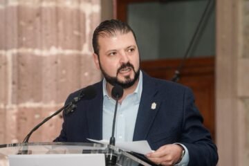 Gobierno de Michoacán mantiene diálogo con productores del campo y transportistas para atender sus demandas: Raúl Zepeda Gobierno de Michoacán mantiene diálogo con productores del campo y transportistas para atender sus demandas: Raúl Zepeda