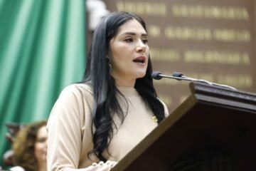 Diana Espinoza presenta iniciativa para la obligatoriedad de la enseñanza de letras cursivas en primaria y secundaria