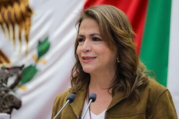 Fabiola Alanís: escuelas deben ser espacios comunitarios para reconstruir el tejido social Fabiola Alanís: escuelas deben ser espacios comunitarios para reconstruir el tejido social