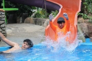 Desconéctate de la rutina y sumérgete en alguno de los 430 balnearios que hay Michoacán🌴