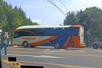 Comuneros bloquean la desviación a Los Reyes