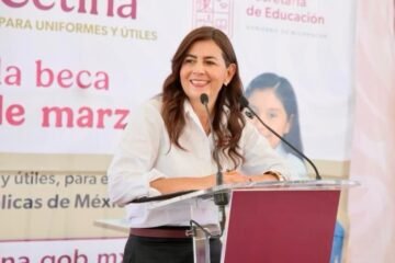 Las becas son la mayor política social en Michoacán: Gaby Molina