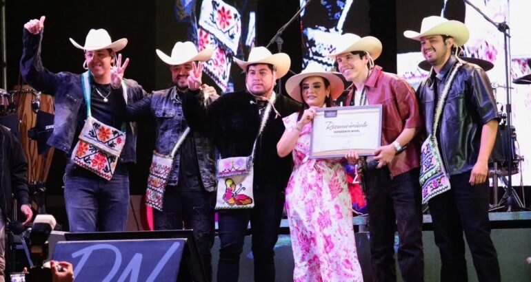 🎶✨ ¡Rinde Uruapan emotivo homenaje a Carlos Manzo! ✨🎶