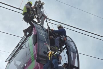 Paramédicos michoacanos se certifican en rescate especializado en teleféricos