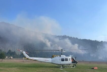 Helibalde suma 14 mil litros de agua para sofocar incendio forestal en Pátzcuaro: Bedolla