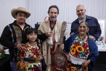 Tradición y orgullo michoacano: Bedolla entrega obsequios artesanales a Marco Antonio Solís