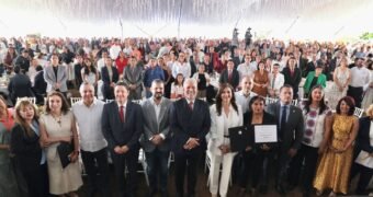 Bedolla reactiva pagos por defunción y premia décadas de labor docente