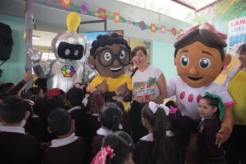 Astronauta José Hernández y Maratón de Lectura inspirarán a estudiantes michoacanos: Gaby Molina. Astronauta José Hernández y Maratón de Lectura inspirarán a estudiantes michoacanos: Gaby Molina.