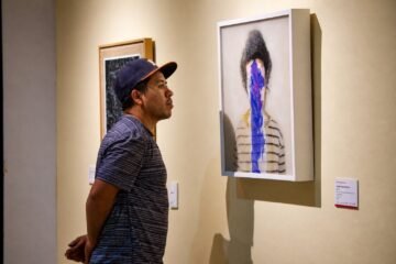 Secum inaugura exposición histórica de la Bienal Alfredo Zalce en Cherán