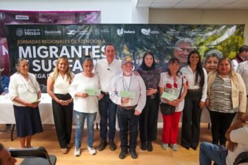Familias migrantes reciben visas y tarjetas de apoyo en Nuevo Parangaricutiro Familias migrantes reciben visas y tarjetas de apoyo en Nuevo Parangaricutiro