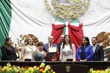 Congreso del Estado condecora al Proyecto Cendi con la Condecoración al Mérito Docente