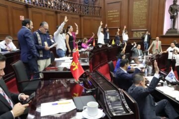 Ningún funcionario podrá cobrar más que titular del Ejecutivo Federal: 76 Legislatura Ningún funcionario podrá cobrar más que titular del Ejecutivo Federal: 76 Legislatura