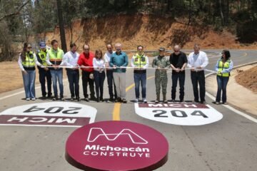 Nueva carretera Aguililla-Dos Aguas reactivará la economía en la Sierra de Michoacán Nueva carretera Aguililla-Dos Aguas reactivará la economía en la Sierra de Michoacán