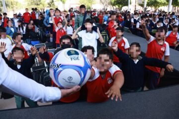Carlos Torres Piña intensifica cruzada por la seguridad digital: más de mil 500 estudiantes en Tangamandapio se suman al llamado