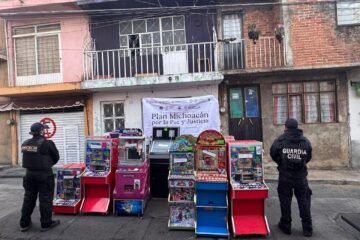 Asegura Fiscalía General 49 máquinas tragamonedas y droga en cateos realizados en Quiroga