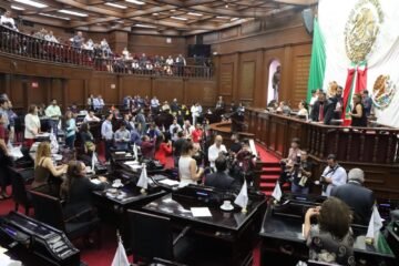 Congreso del Estado prohíbe a escuelas condicionar adquisición de uniformes, útiles o materiales educativos