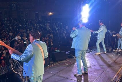 Con música del recuerdo, cierra fiesta en Charapan Con música del recuerdo, cierra fiesta en Charapan