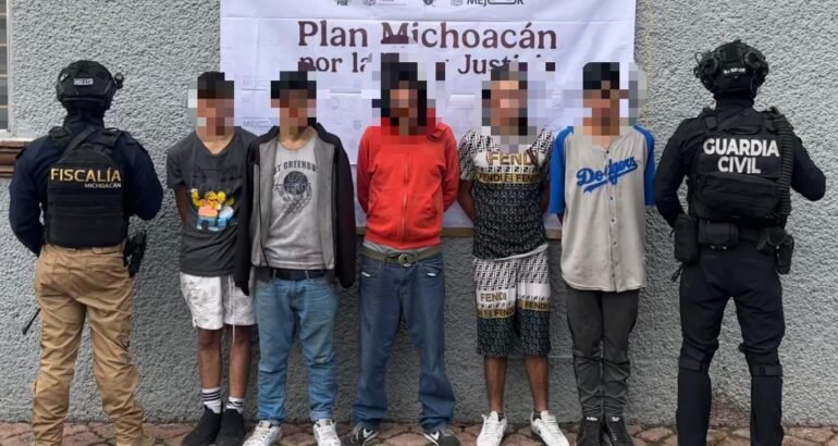 SSP brinda apoyo a FGE en cateo de inmueble en Morelia; hay 5 hombres detenidos