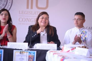 Acompaña Belinda Iturbide presentación de actividades por 487 Aniversario de la Tenencia de Santa Fé del Río