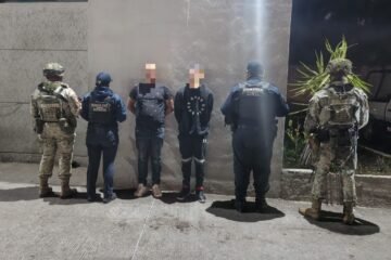 SSP y Defensa detienen a dos hombres en posesión de droga en Erongarícuaro