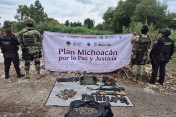 Ejército Mexicano y Policía Municipal detuvieron a 2 personas y aseguraron armamento en el municipio de Queréndaro, Mich. Ejército Mexicano y Policía Municipal detuvieron a 2 personas y aseguraron armamento en el municipio de Queréndaro, Mich.