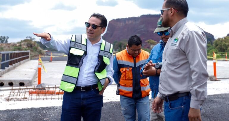 Más de 33 mil árboles y plantas darán vida al segundo anillo periférico de Morelia: Rogelio Zarazúa Más de 33 mil árboles y plantas darán vida al segundo anillo periférico de Morelia: Rogelio Zarazúa