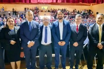🎓✨ En representación de Grecia Quiroz, asiste Edgar García Álvarez a graduación de la Preparatoria General Lázaro Cárdenas