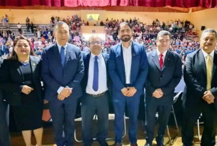 🎓✨ En representación de Grecia Quiroz, asiste Edgar García Álvarez a graduación de la Preparatoria General Lázaro Cárdenas
