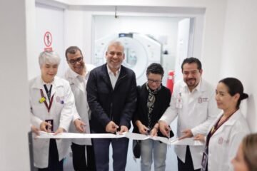 Avanzan tratamientos contra el cáncer en Michoacán; van 13 mil radioterapias en 10 meses: Bedolla