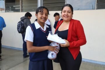 Michoacán cierra el ciclo escolar con más de 200 mil pares de tenis entregados