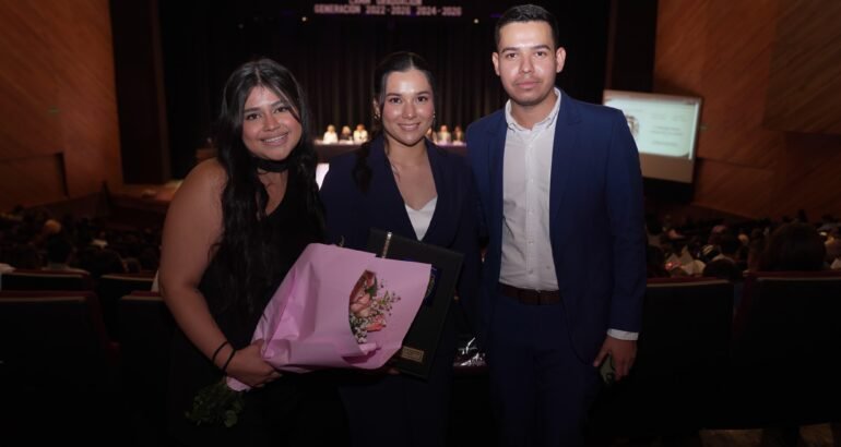 Egresan los primeros docentes en Michoacán admitidos por Ceneval Egresan los primeros docentes en Michoacán admitidos por Ceneval