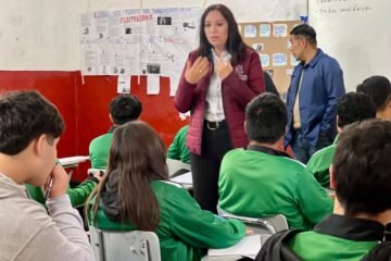 Regresan a las aulas 804 jóvenes en Michoacán con la estrategia «Te extrañamos en el salón» Regresan a las aulas 804 jóvenes en Michoacán con la estrategia «Te extrañamos en el salón»