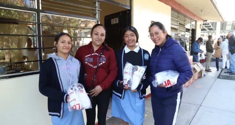 Michoacán cierra el ciclo escolar con más de 200 mil pares de tenis entregados