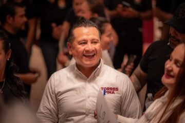 Carlos Torres Piña, resulta el mejor evaluado en encuesta de El Universal