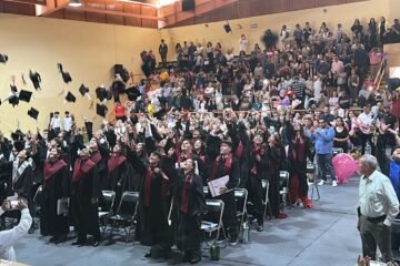Egresaron 103 alumnos, del Cecytem 20 Uruapan