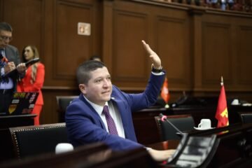 Vicente Gómez propone legislar sobre la violencia digital