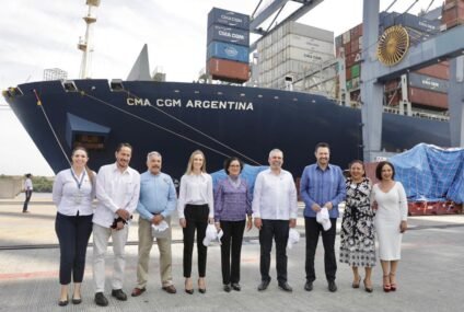 Puerto de Lázaro Cárdenas rompe récord; moviliza 15.5 millones de toneladas en primer semestre: Bedolla