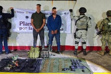 SSP, Defensa y GN detienen a 2 hombres en posesión de armas y equipo táctico en Arteaga SSP, Defensa y GN detienen a 2 hombres en posesión de armas y equipo táctico en Arteaga