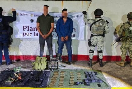SSP, Defensa y GN detienen a 2 hombres en posesión de armas y equipo táctico en Arteaga SSP, Defensa y GN detienen a 2 hombres en posesión de armas y equipo táctico en Arteaga
