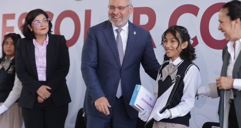 Certeza al magisterio y becas a 848 mil alumnos logran cuarto año completo de clases: Bedolla