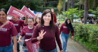 Gaby Molina recorre Uruapan y comparte los logros de la transformación con familias y comerciantes Gaby Molina recorre Uruapan y comparte los logros de la transformación con familias y comerciantes