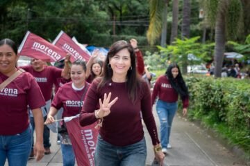 Gaby Molina recorre Uruapan y comparte los logros de la transformación con familias y comerciantes Gaby Molina recorre Uruapan y comparte los logros de la transformación con familias y comerciantes