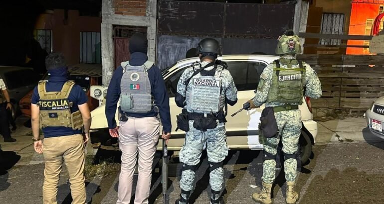 FGE ejecuta dos cateos en Tarímbaro; asegura 722 dosis de droga y detiene a tres personas FGE ejecuta dos cateos en Tarímbaro; asegura 722 dosis de droga y detiene a tres personas