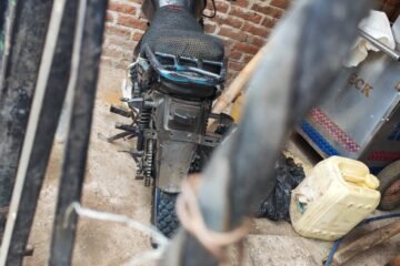Recupera FGE motocicleta con reporte de robo durante cateo en Jiquilpan