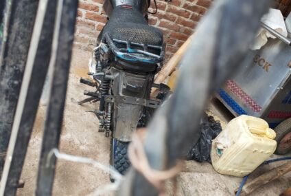 Recupera FGE motocicleta con reporte de robo durante cateo en Jiquilpan