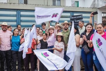 🚧✨ Grecia Quiroz da inicio a la pavimentación con concreto hidráulico de la calle Apahtzi, en Santa Bárbara 👷🏻‍♀️🏗️