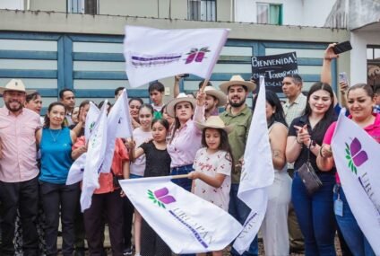 🚧✨ Grecia Quiroz da inicio a la pavimentación con concreto hidráulico de la calle Apahtzi, en Santa Bárbara 👷🏻‍♀️🏗️
