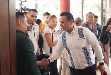 Michoacán avanza con autogobiernos, pero debemos consolidar esa conquista para que no haya un revés: Carlos Torres Piña Michoacán avanza con autogobiernos, pero debemos consolidar esa conquista para que no haya un revés: Carlos Torres Piña